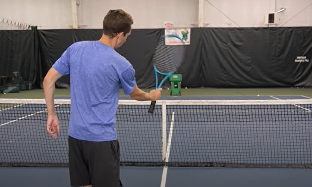 tennis how to make topspin curve: keep your racket face slightly closed